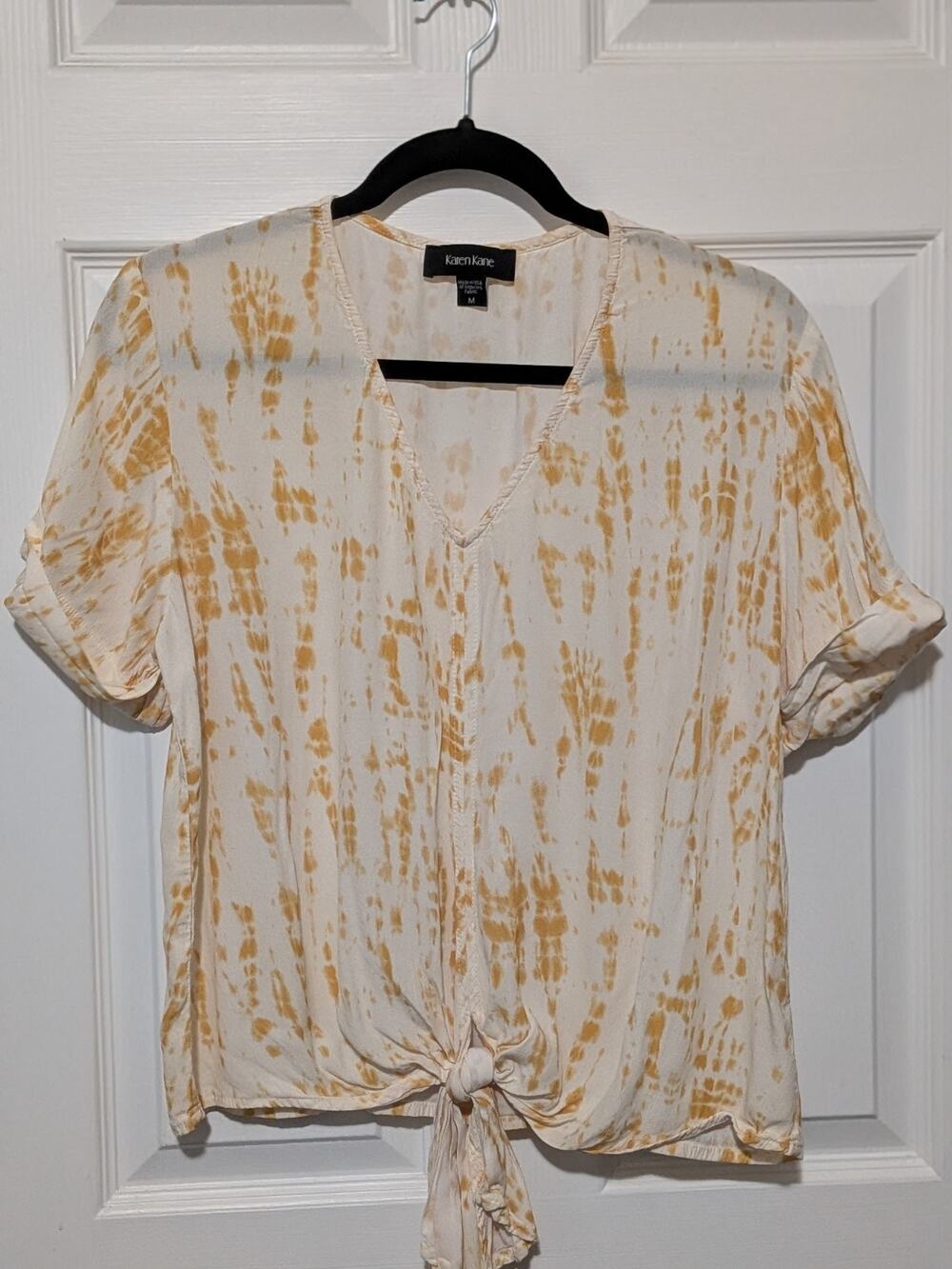 Karen Kane Yellow Tie Dye Tie Front Blouse Size Medium Short Sleeve V-Neck